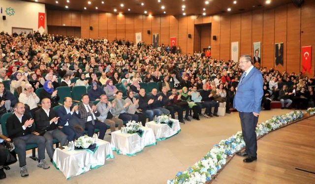 Kars’ta “Can Veren Pervaneler” söyleşisine yoğun katılım