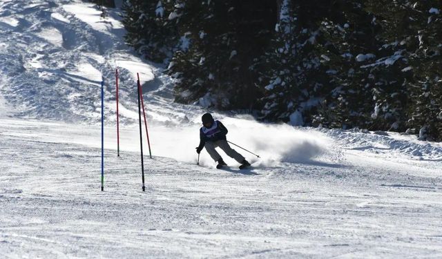 Sarıkamış’ta Alp Disiplini ve Snowboard İl Birinciliği sona erdi