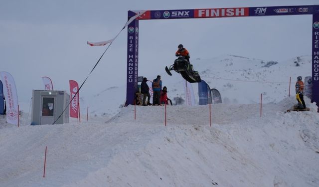 Dünya Kar Motosikleti Şampiyonası Rize Handüzü Yaylası’nda başladı