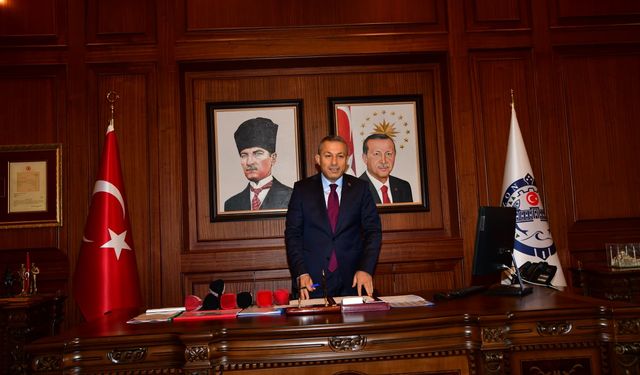 Trabzon Valisi Tahir Şahin göreve başladı