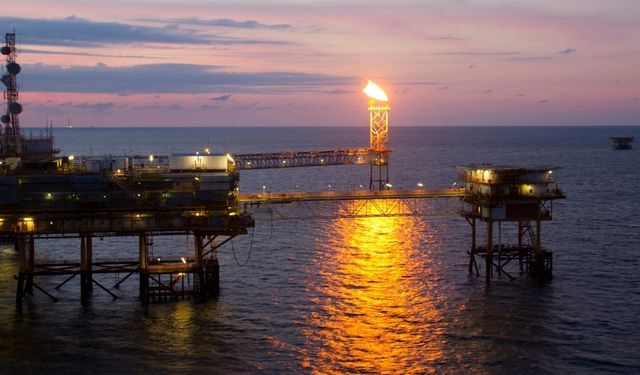 Venezuela petrol satışından 300 milyon dolar kazandı