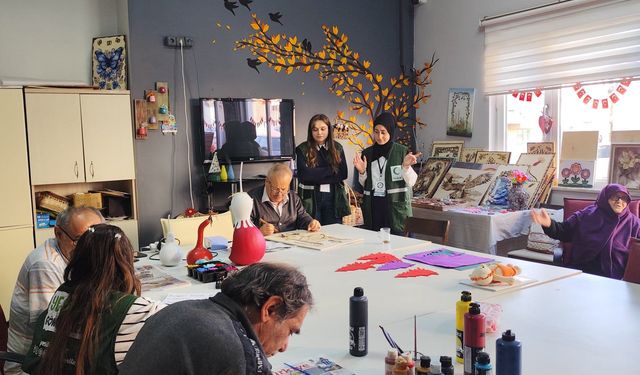 Yeşilay Sakarya ve SAÜ Genç Yeşilay’dan huzurevinde nesiller arası anlamlı buluşma