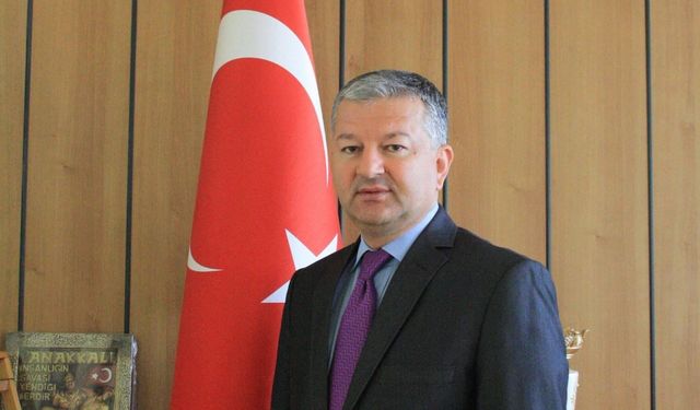 Vali Murat Duru’dan anlamlı çağrı: Çiçek yerine öğrencilere destek
