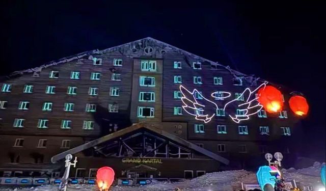 Kartalkaya faciasında yaşamını yitirenler otel önünde anıldı