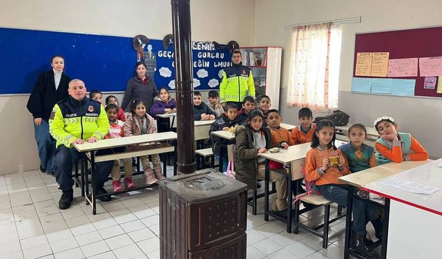 Akyaka’da öğrencilere “Trafik Dedektifleri” eğitimi verildi