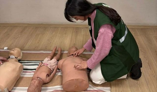 Yeşilay Kars gönüllülerinden ilk yardım eğitimi