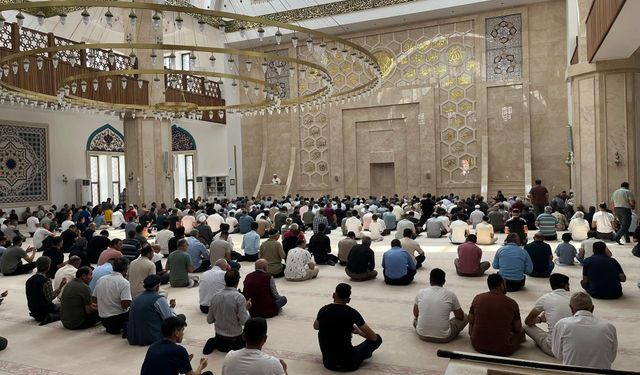 Kars’ta Eller Berat Kandili için semaya kalktı