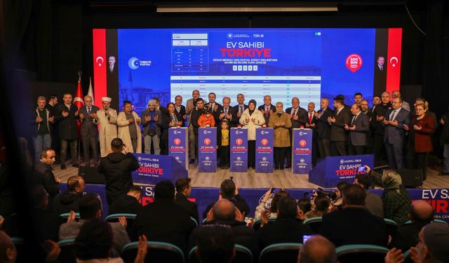 TOKİ'nin kura çekim heyecanı "salona sığmadı"