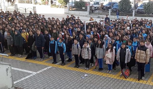 Okullarda ders zili yeniden çaldı