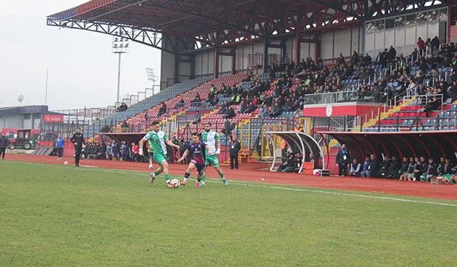 Düzcespor sahasında Amasyaspor'u 2-1 yendi