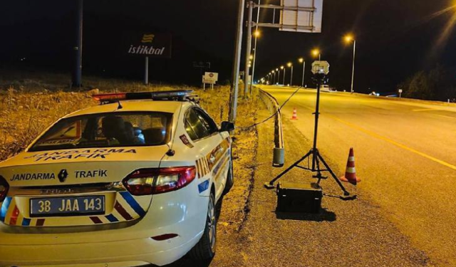 ''Medar Mobil Hız Tespit Sistemi'' ile Kayseri'de trafik denetleniyor