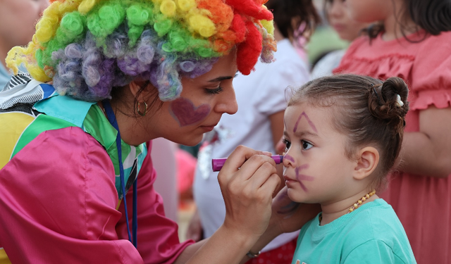 Minikler, çocuk şenlikleriyle doyasıya eğlendi