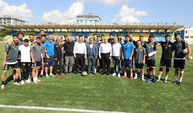 İl Müdürü Çelebi’den, Ağrı 1970 Spor’a baklavalı motivasyon