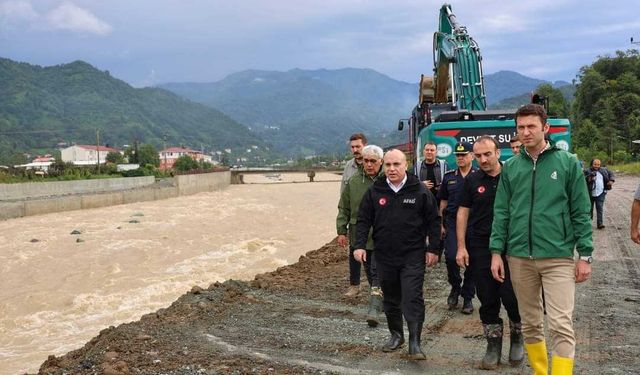 Artvin'de sel ve heyelandan kapanan 32 köy yolu ulaşıma açıldı