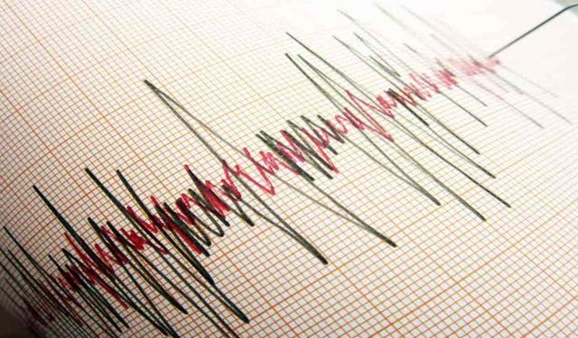 Gece yarısı korkuttu! 3.9 büyüklüğünde deprem