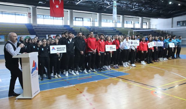 AİÇÜ’de ÜNİLİG Voleybol Bölgesel Lig müsabakaları başladı