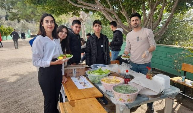 Beykonak Anadolu Lisesi’nden dayanışma kermesi