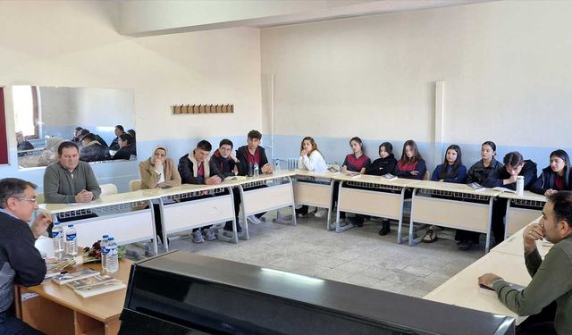 Kars Gülahmet Aytemiz Güzel Sanatlar Lisesi'nde 'Kariyer Günleri' düzenlendi