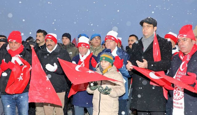 Sarıkamış şehitleri 110'uncu yılında eksi 10 derecede saygı nöbeti tutularak anıldı