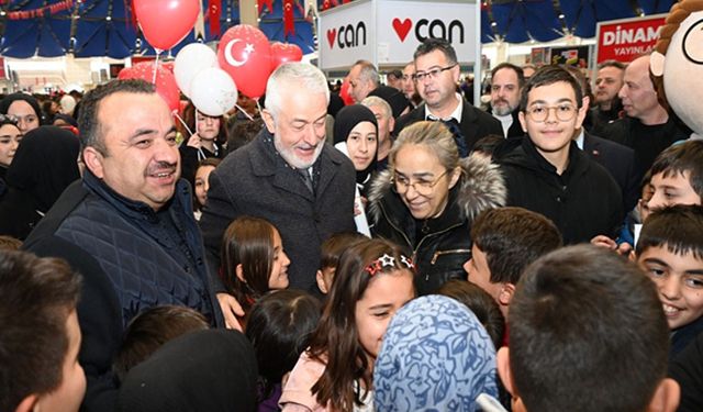 7. Isparta Kitap Fuarı’nda yazarlara yoğun ilgi