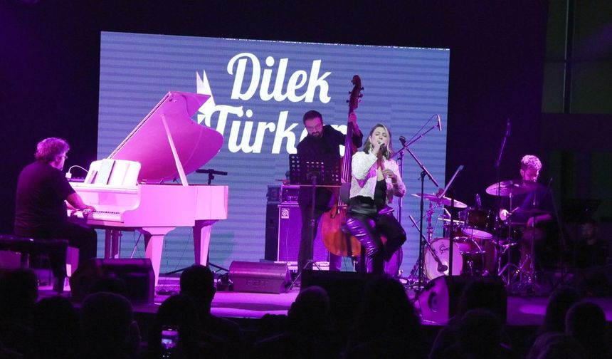Bursa'da ‘Caz Pazarı’ rüzgarı, Dilek Türkan ile esti