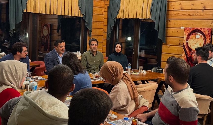 Sarıkamış Kaymakamı Aslantatar ve Belediye Başkanı Kılıç sağlıkçılarla iftarda buluştu