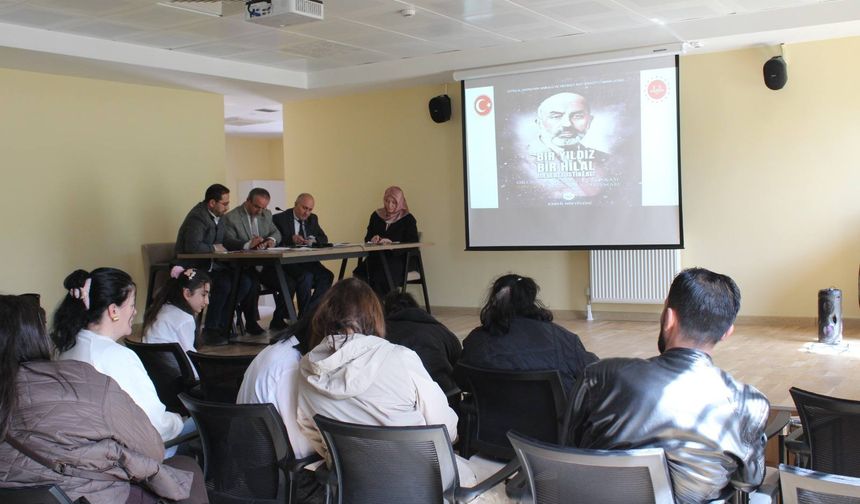 Kars'ta ortaokul öğrencileri arasında şiir yarışması düzenlendi