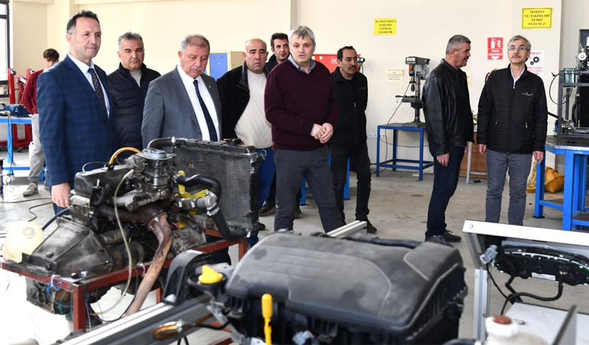 Isparta TOBB Meslek Lisesi öğrencileri üretim yaparak gelir elde ediyor