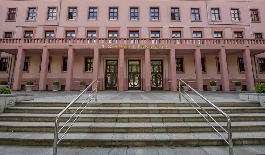 Adalet Bakanlığı alımlarında yeni dönem: 35 yaş sınırı kaldırıldı