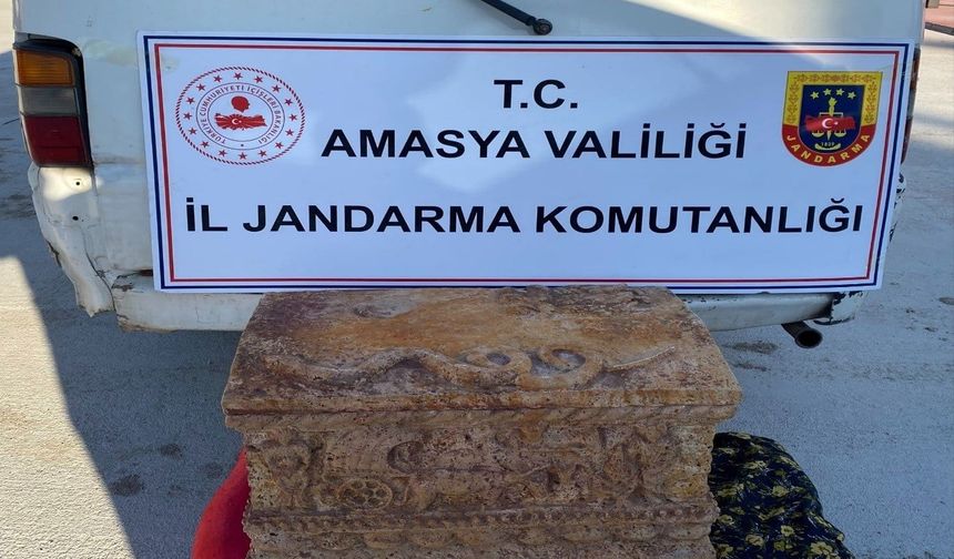 Amasya’da Roma dönemine ait mini lahit ele geçirildi