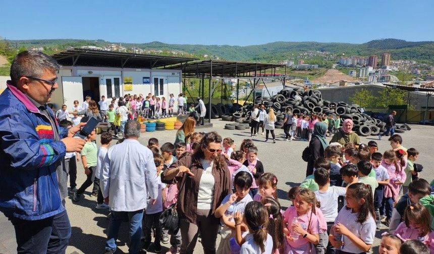 Zonguldak'ta öğrenciler Atık Getirme Merkezi'ni ziyaret etti