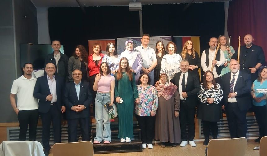 Duisburg’da Anneler Günü’ne özel “Gurbetin Türküleri 2” programı yoğun ilgi gördü