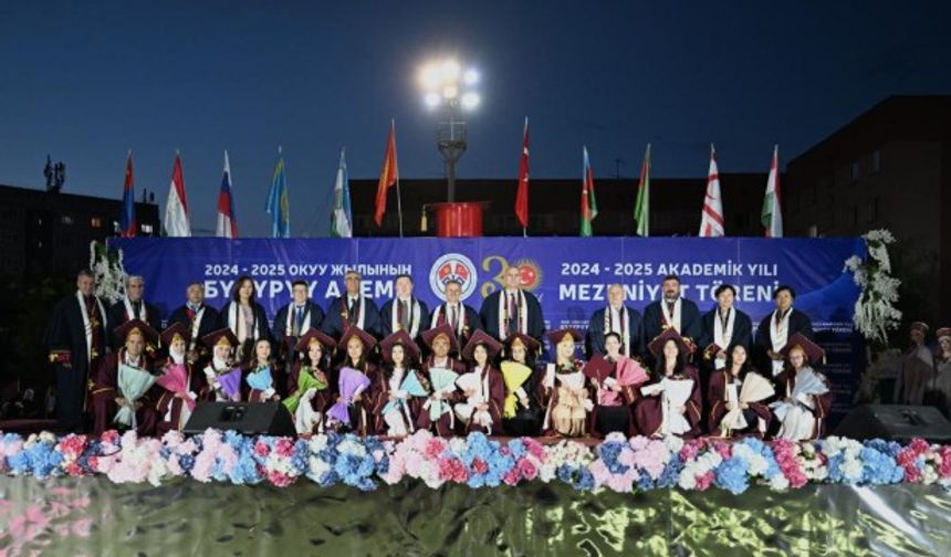 Türk Dünyası’nın ortak geleceğine ışık tutan üniversite yeni mezunlarını uğurladı