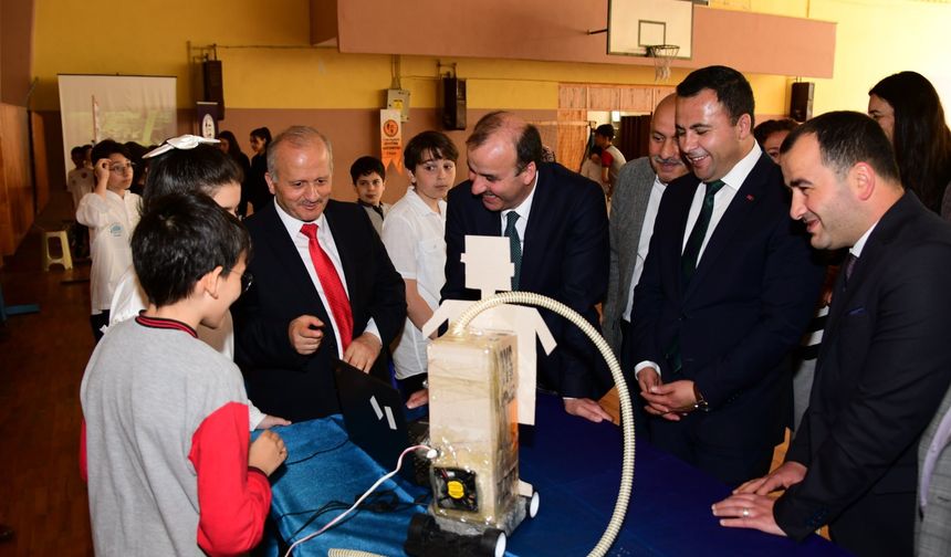 Harezmi Eğitim Modeli kapsamında 'Suya Yazanlar ve Yazarlık Eğitimi Proje Ürünleri Sergisi'ne yoğun  ilgi
