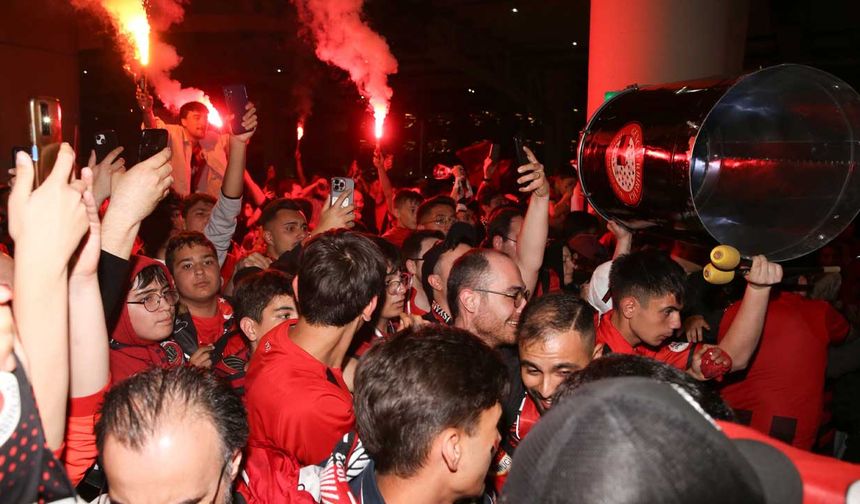 Süper Lig'e yükselen Gençlerbirliği'ne Ankara'da görkemli karşılama