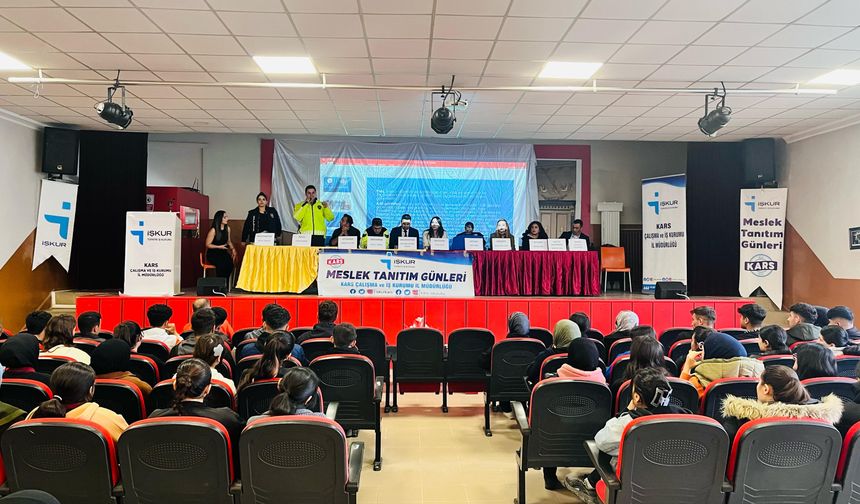 Kağızman'da son sınıf öğrencilerine “Meslek Tanıtım Günü” etkinliği yapıldı