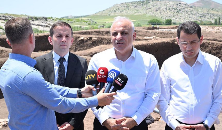 Vali Zorluoğlu Çayönü’nde konuştu: “Bu eşsiz miras, Göbeklitepe gibi tüm dünyaya tanıtılacak”