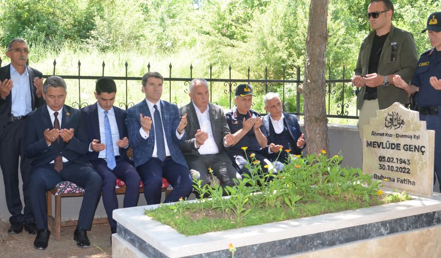 Solingen faciasında hayatını kaybedenler kabirleri başında anıldı