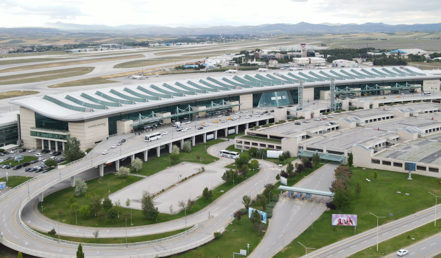 Esenboğa Havalimanı'nın kapasitesi iki katına çıkıyor: Üçüncü pist ve yeni kulede sona gelindi