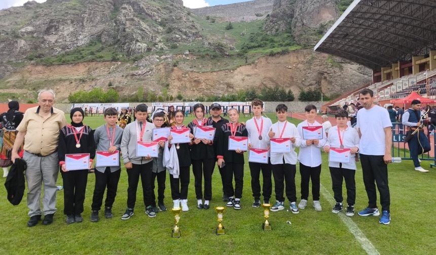 Trabzon Tonya Hoşarlı Ortaokulu’ndan okçuluk zaferi