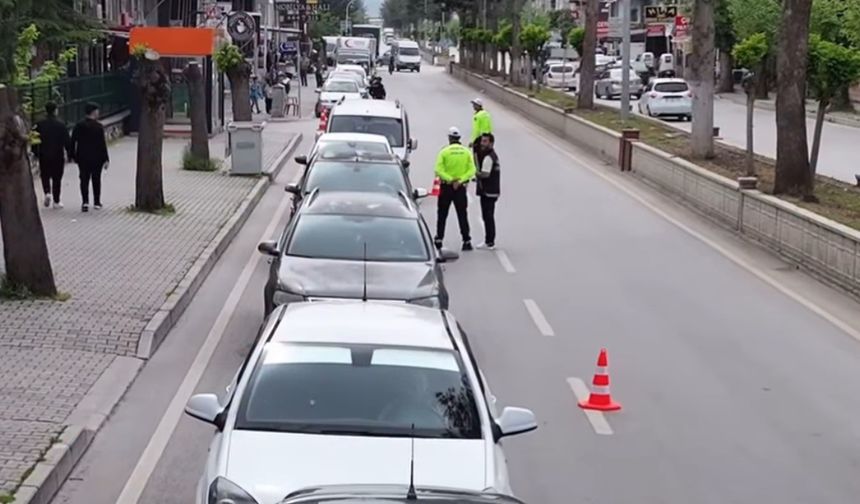Burdur’da geniş çaplı trafik uygulamasında 25 araca ceza geldi 15 araç trafikten men edildi