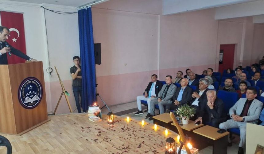Mustafa Kaçıkoç Anadolu Lisesi’nde şiir ve türkü dinletisi