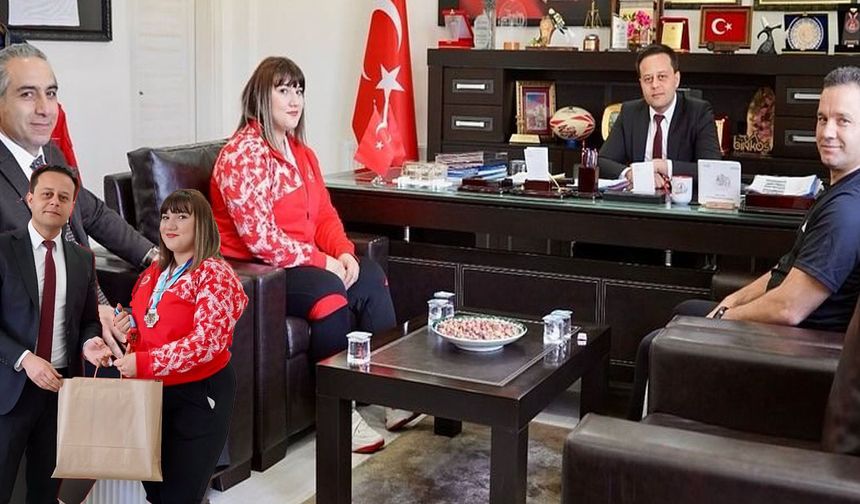 Dünya şampiyonundan anlamlı ziyaret