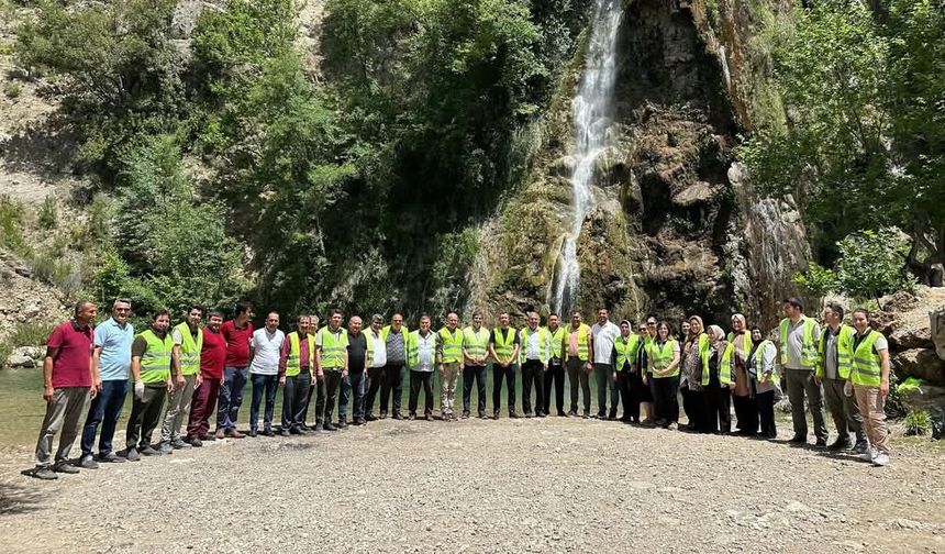 Serik'te 'Orman Benim' kampanyası kapsamında temizlik çalışması yapıldı