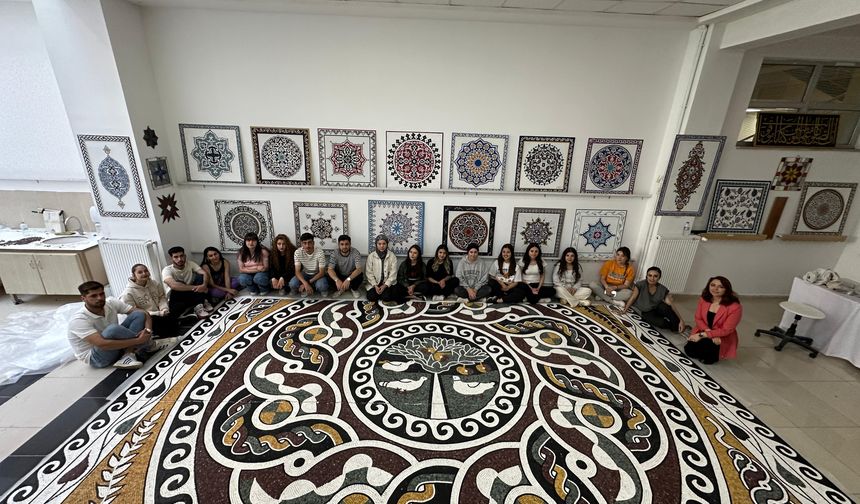 Elma ağacı mozaiği Amasya'da hayat buldu