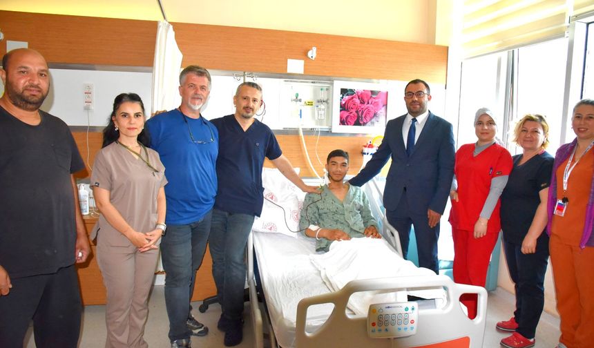 Çanakkale’de bir ilk;15 yaşındaki hastanın kalbindeki delik özel yöntemle kapatıldı