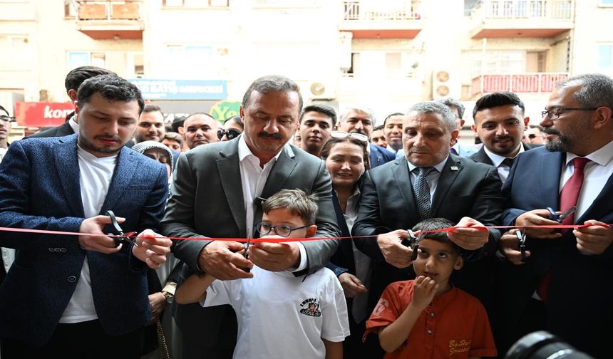 Ağıralioğlu Yalova’da esnafla buluştu, il binasının açılışını gerçekleştirdi