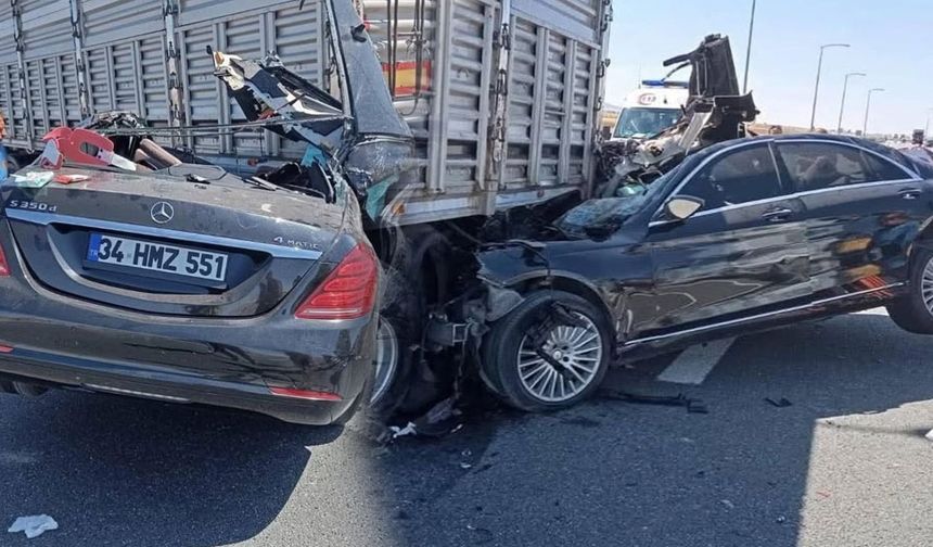Aksaray’da feci kaza: Otomobil TIR’a çarptı, 2 kişi hayatını kaybetti