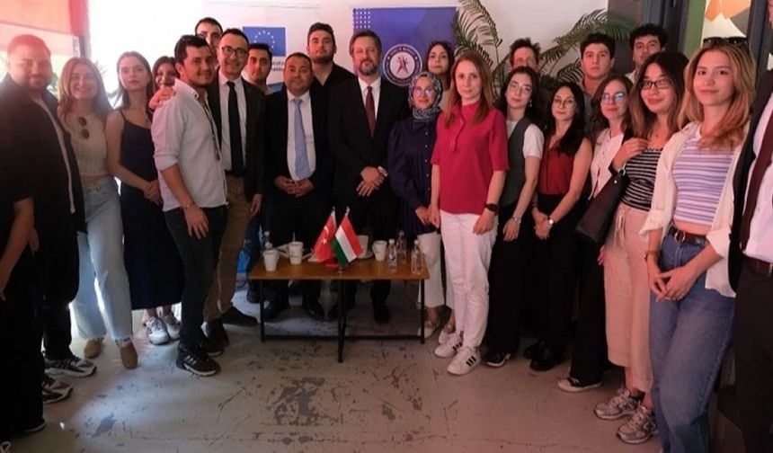 Büyükelçi Viktor Mátis, Eskişehirli gençlerle buluştu