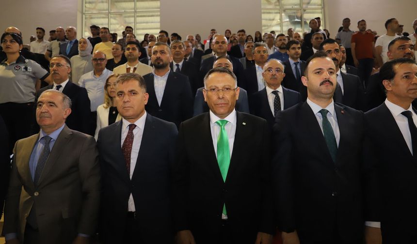 Iğdır Üniversitesi mezuniyet törenine KAÜ Rektörü Kapu ve Başkonsolos Aliyev, onur konuğu olarak katıldı